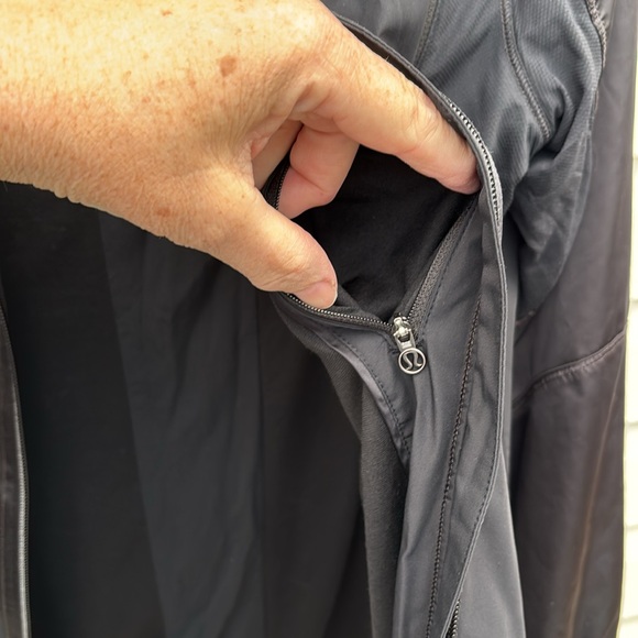 LULULEMON LADIES BLACK JACKET-4 - Picture 9 of 11